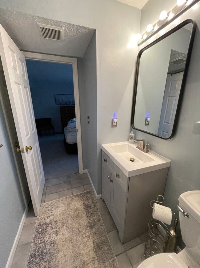 Building Photo - Furnished-Bay Views- Long Term!