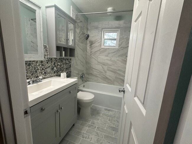 Building Photo - Forest Dr