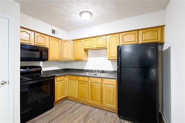 Building Photo - 5740 Old Gordon Rd