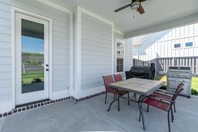Building Photo - 3067 Rosewood Dr