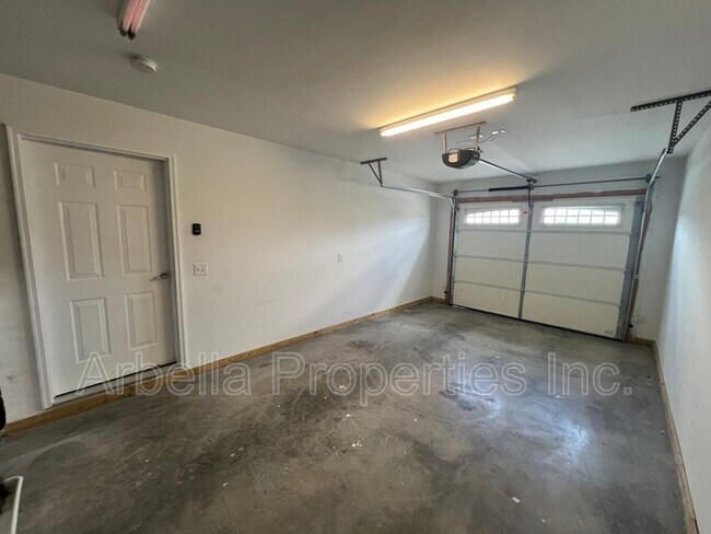 Building Photo - 1853 Ida Sue Dr