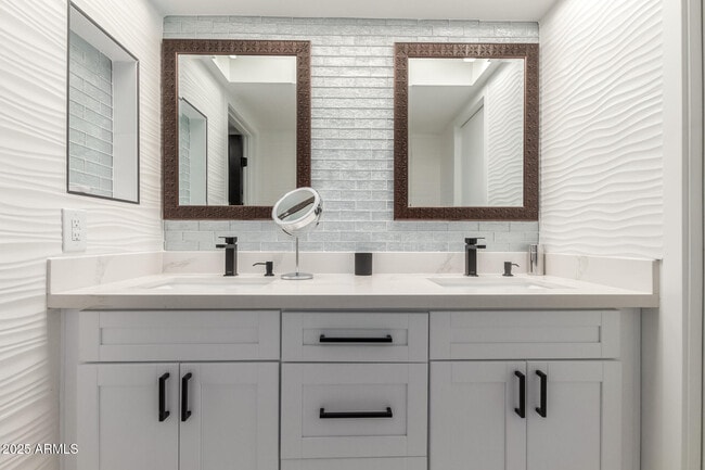 Building Photo - 2529 N Miller Rd