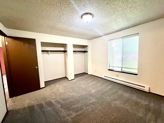 Building Photo - Upper-Floor Unit in Fourplex near Tacoma Mall