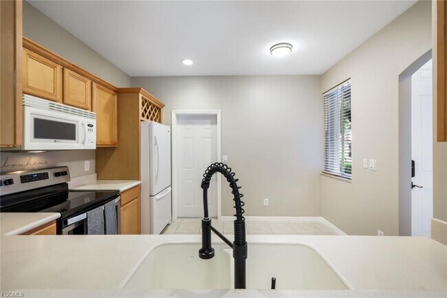 Building Photo - 10004 Ravello Blvd