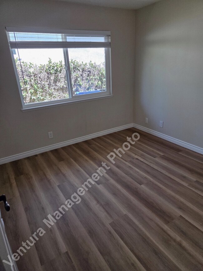 Building Photo - 5665 Meadow Vista Wy