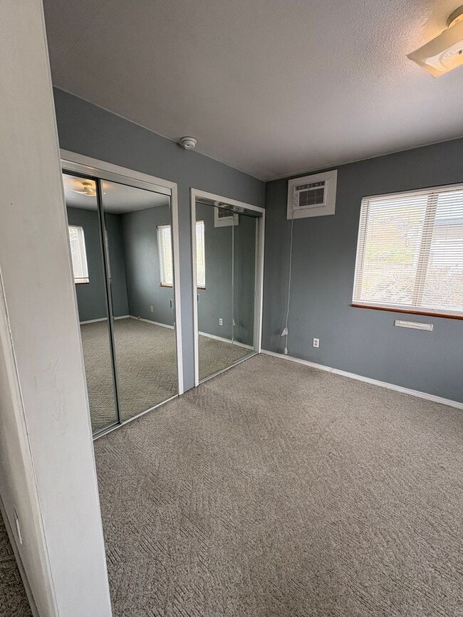 Building Photo - Above garage 1 bedroom apartment