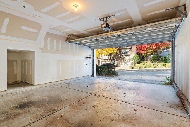 Building Photo - Bright and Spacious 3-Bed Home Near Homest...