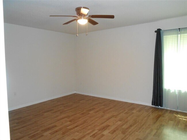 Building Photo - 617 N Vionett Ln