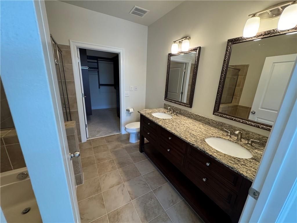 Building Photo - 901 Abernathy Rd NE