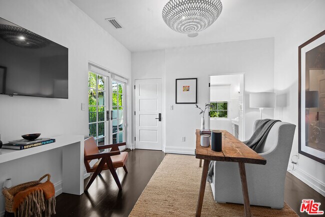 Building Photo - 9928 Toluca Lake Ave