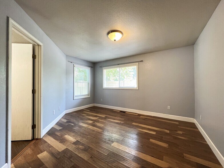 Building Photo - 3098 S Cadet Ln