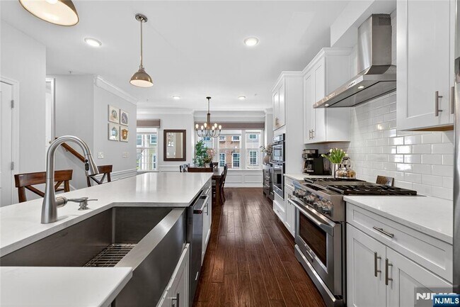 Building Photo - 117 Truman Dr