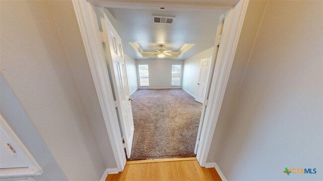 Building Photo - 601 Cattail Cir