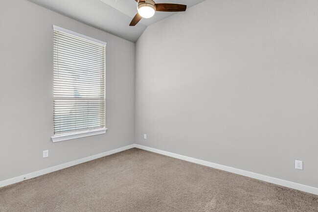 Building Photo - Harvest 1020