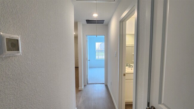 Building Photo - 16202 Rustic Pr Dr
