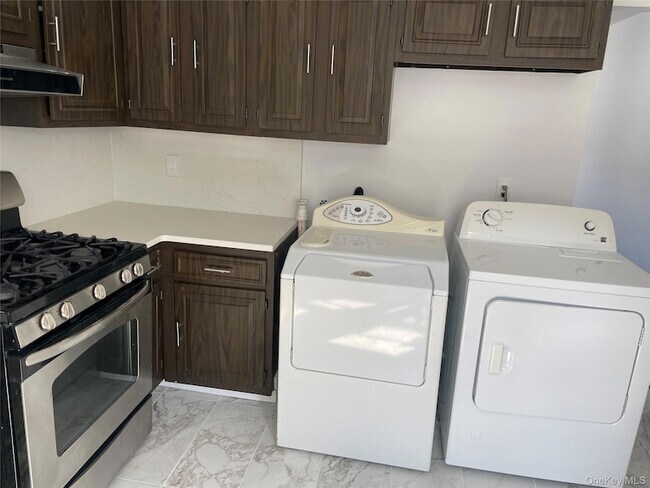 Building Photo - 287 Mary Lou Ave