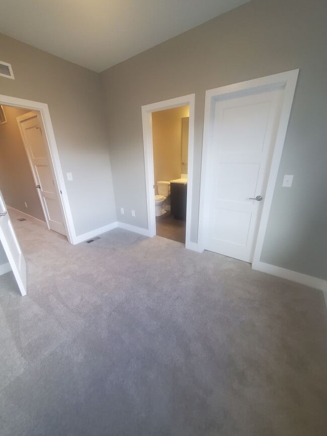 Building Photo - Beautiful and Updated 2BR Townhome With At...
