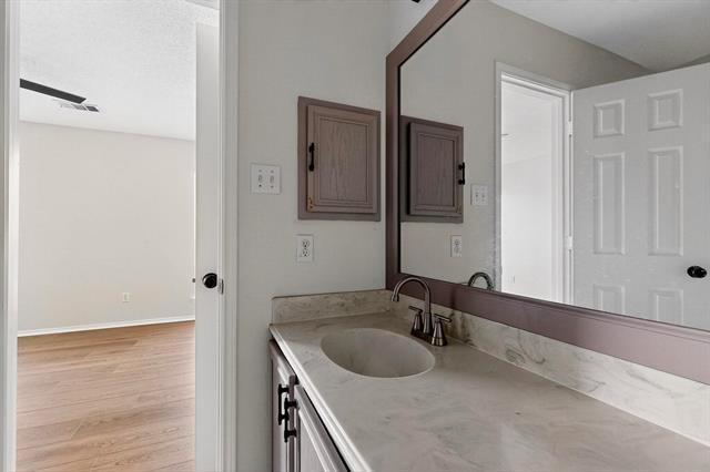 Building Photo - 2864 Hampshire Ln