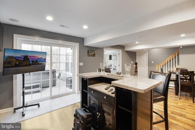 Building Photo - 7420 Mayflower Ct