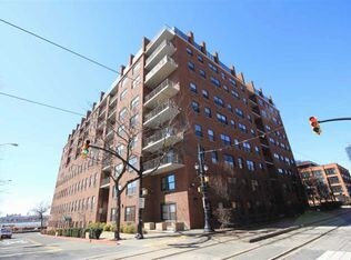 Building Photo - 1 Greene St