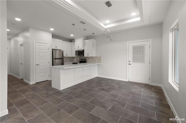 Building Photo - 1704 W Violet Dr