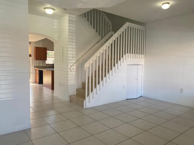 Building Photo - 6016 NW 116 Pl