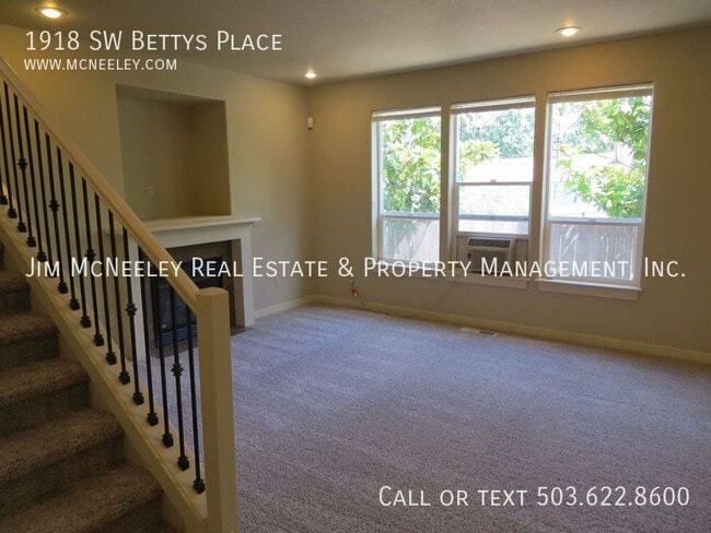 Building Photo - 1918 SW Betty's Pl