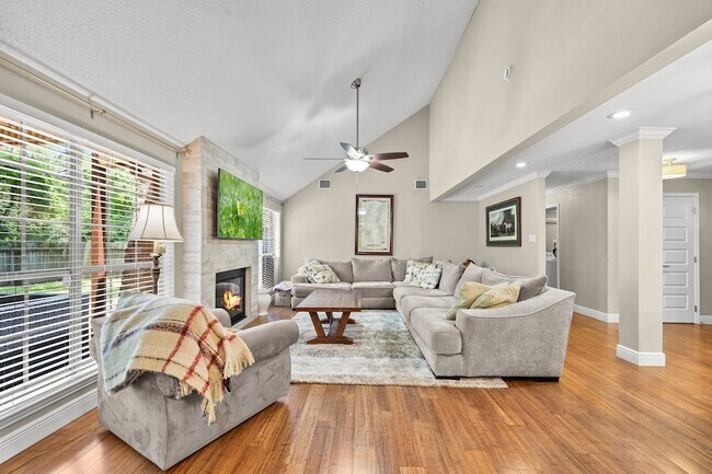 Building Photo - 43 Hickory Oak Dr