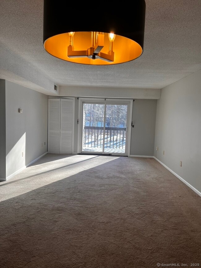Building Photo - 1010 Twin Circle Dr