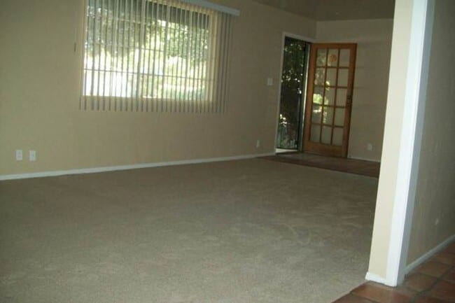 Building Photo - 4 Bedroom in Hudson Park off Cedar