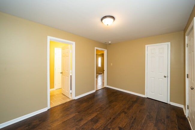 Building Photo - Move-In Ready Modern Makeover! Spacious 4-Bedroom Gem You’ll Love!