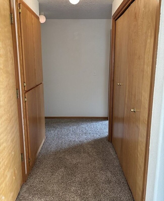 Building Photo - 3Bd/2Ba Single Story Home - Available to View!