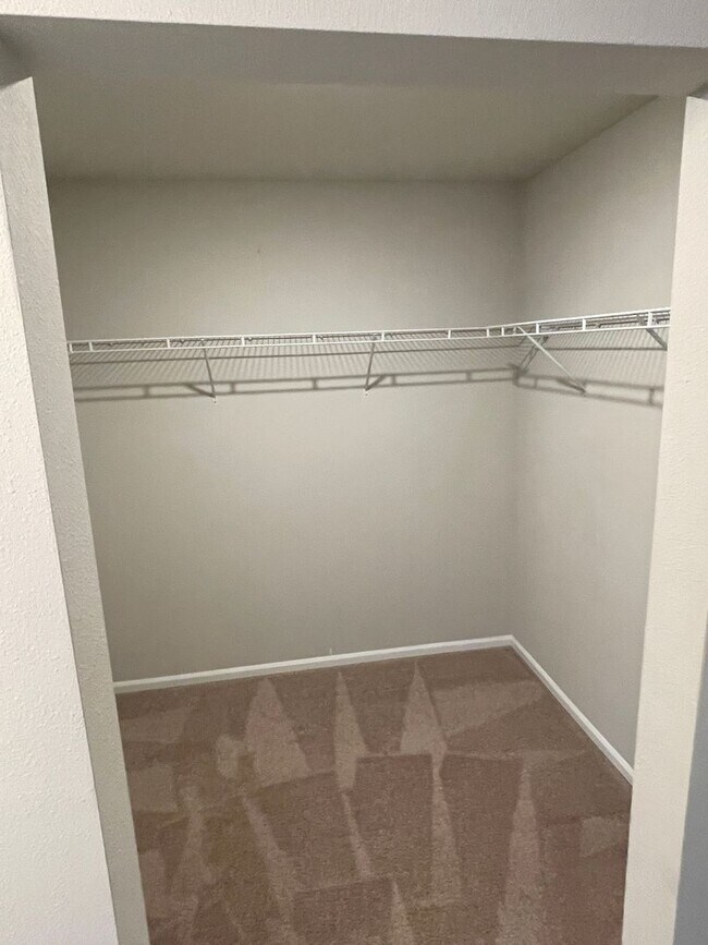 Building Photo - Gorgeous 4 Bed 3 Bath Home Built in 2019!