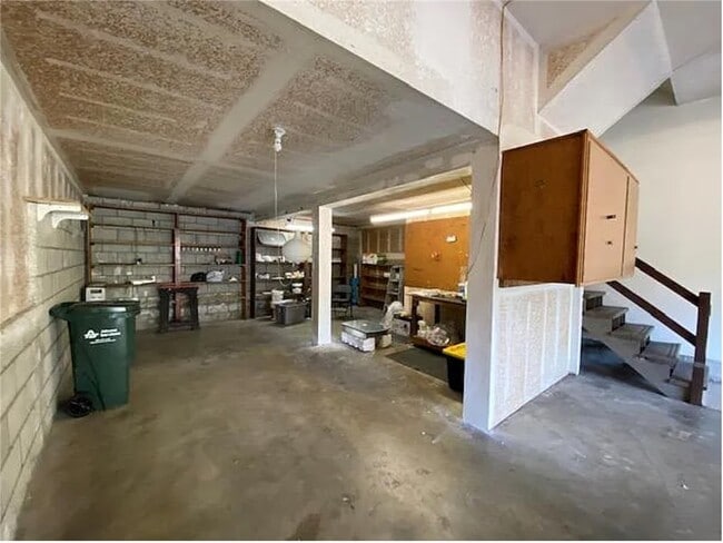 Building Photo - 423 2nd St