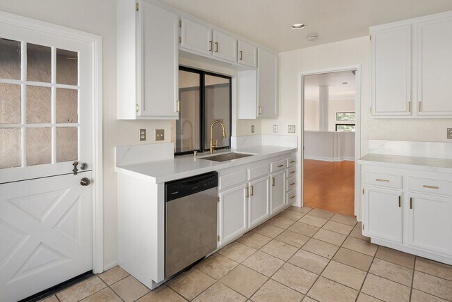 Building Photo - 4339 Nobel Dr