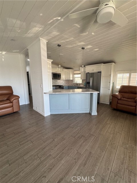 Building Photo - 21851 Newland St