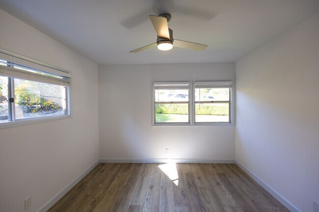 Building Photo - Freshly Renovated 3BR/2BA Pool Home – La C...