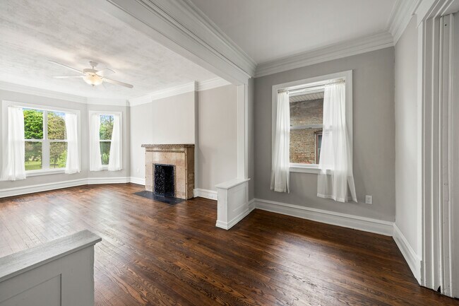 Building Photo - 434 N Pine Ave