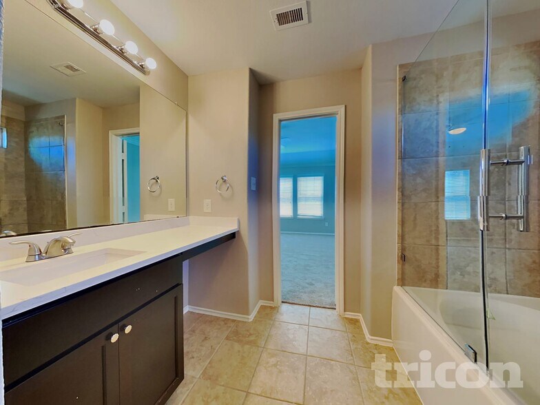 Building Photo - 17235 Hawks Landing Dr