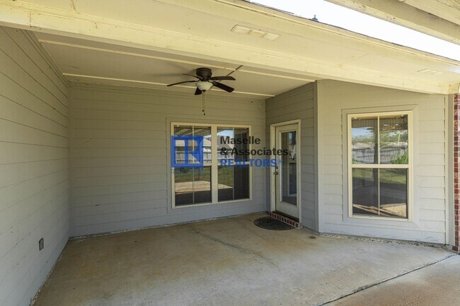 Building Photo - 3 Bed/2 Bath Home in Providence