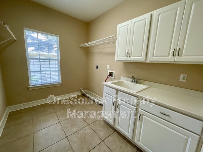 Building Photo - 979 Watersview Dr