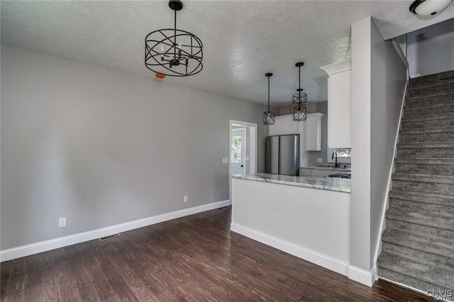 Building Photo - 137 St Mary St