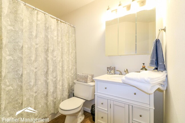 Building Photo - Awesome 4 Bedroom on the East Side of Manh...