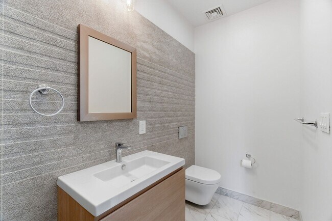 Building Photo - 34 Dix St