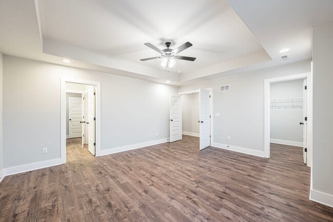 Building Photo - 809/811 Rodeo Lane