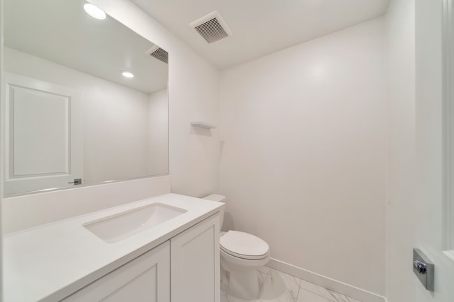 Building Photo - 142 Juniper Dr