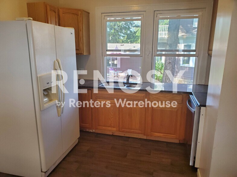 Building Photo - 608 Red Wing Ave