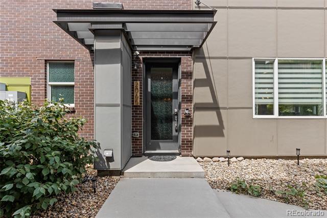 Building Photo - 2065 W 67th Pl