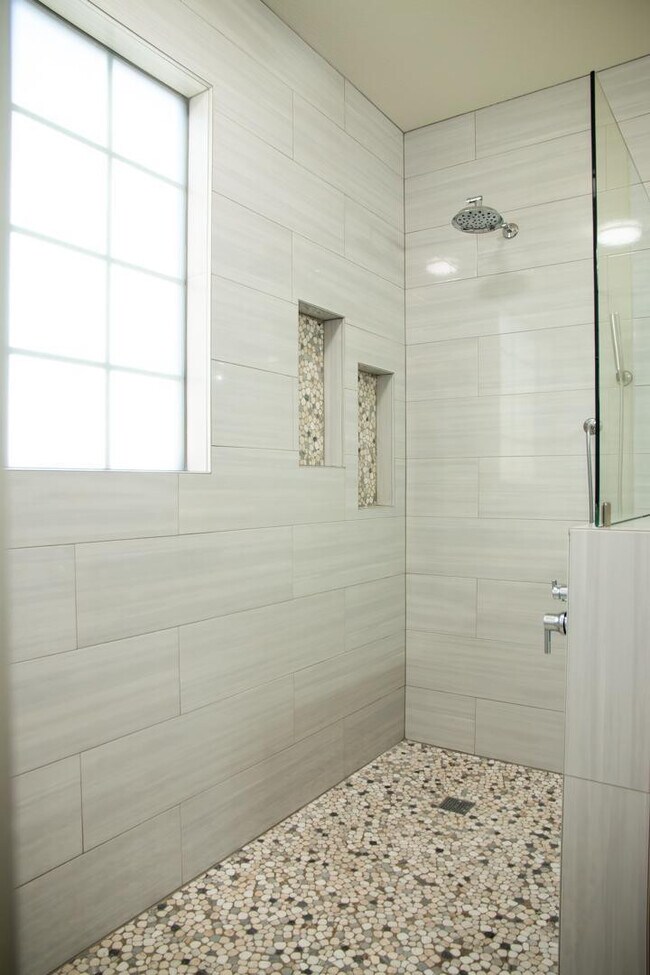 Building Photo - 1874 S 160th Ln