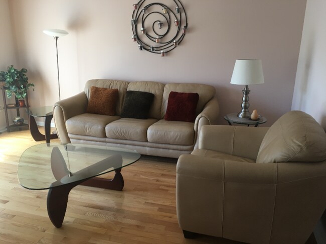 Building Photo - 135 Danbury Ct